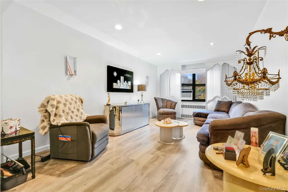 26-25 141 Street #5C, Flushing, NY 11354 - Image #1