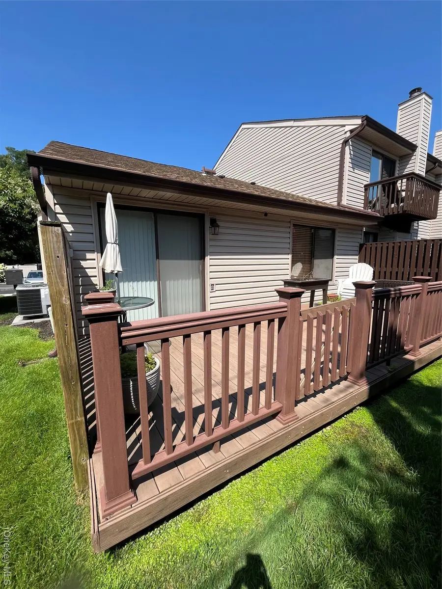 7 Stanford Court, Wantagh, NY 11793 - Image #2