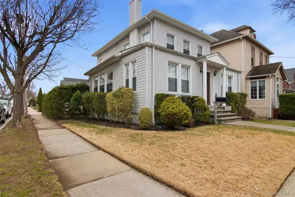 17 Park Place, Floral Park, NY 11001