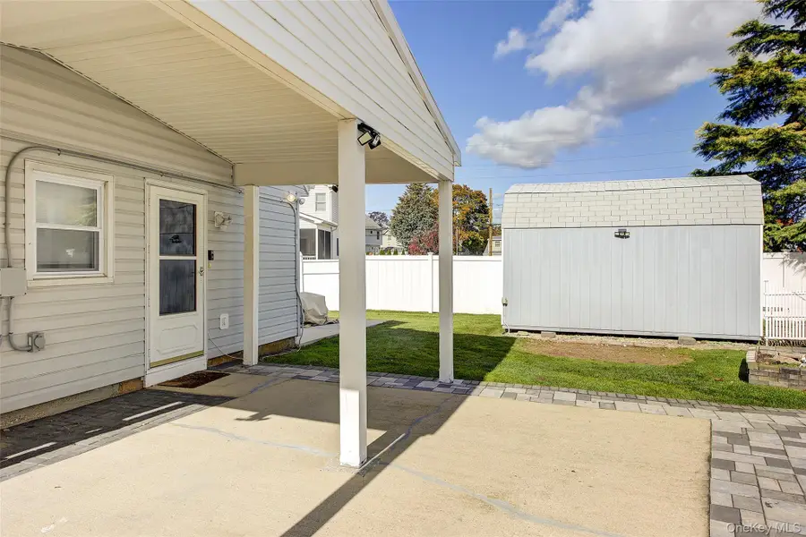 4 Carmans Court, Farmingdale, NY 11735 - Image #2