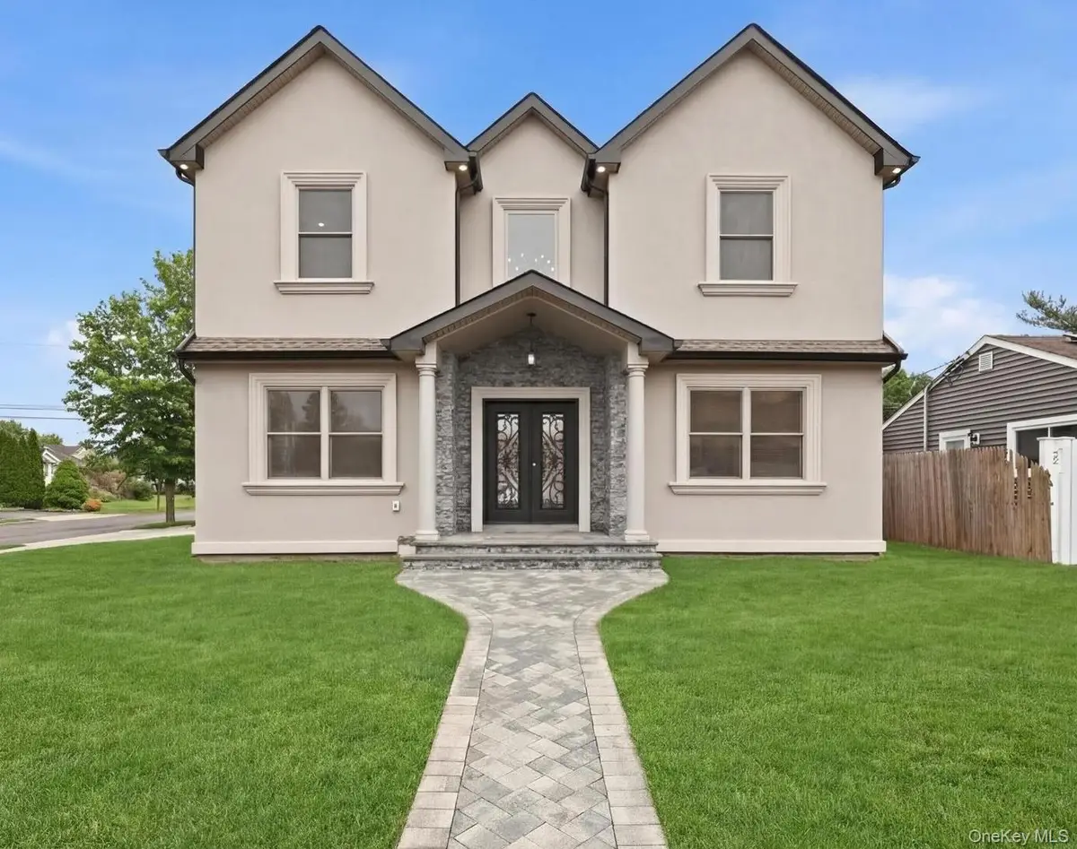 2 Griffin Lane, Syosset, NY 11791 - #1