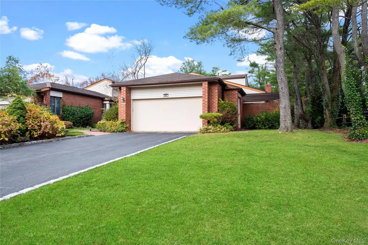 147 Darters Lane, Manhasset, NY 11030 - Image #1