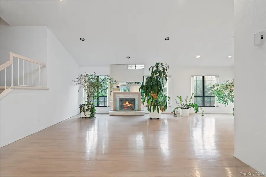 147 Darters Lane, Manhasset, NY 11030 - Image #2