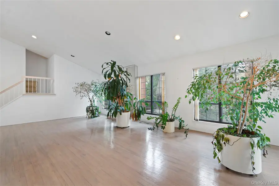 147 Darters Lane, Manhasset, NY 11030 - Image #3