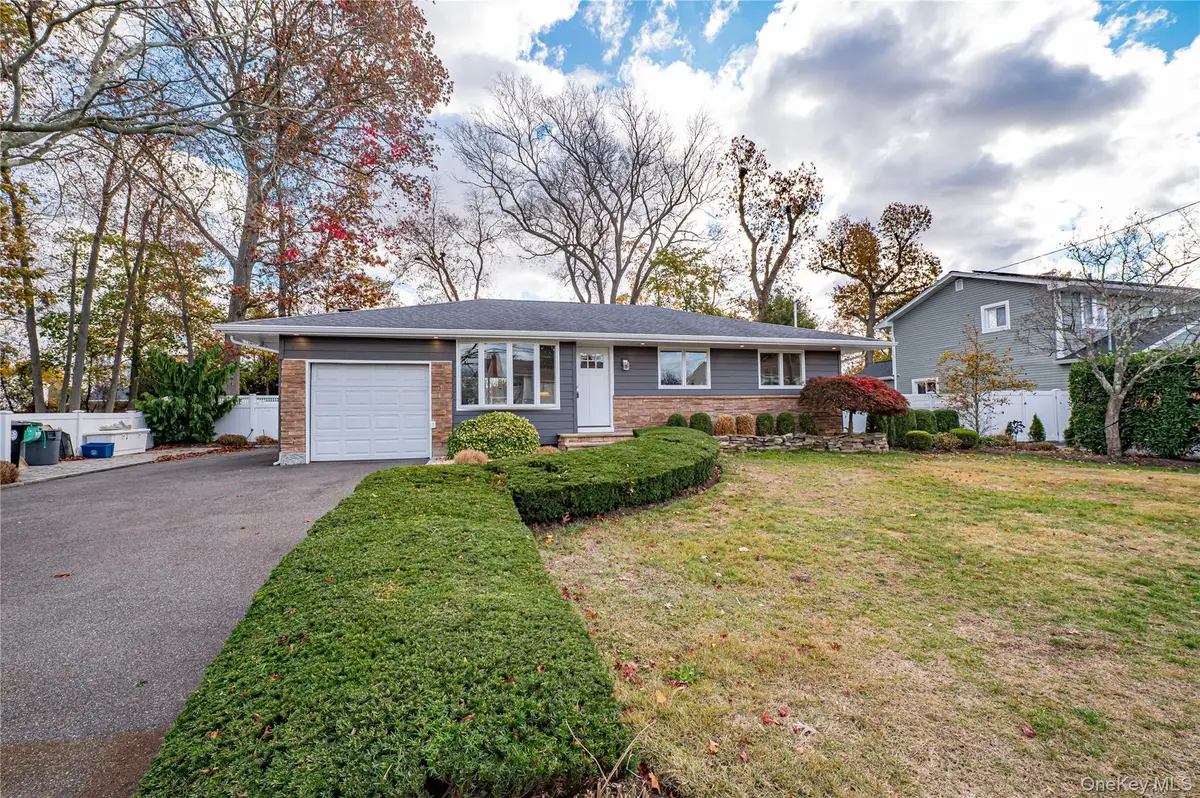 31 Boulevard Avenue, West Islip, NY 11795 - Image #1