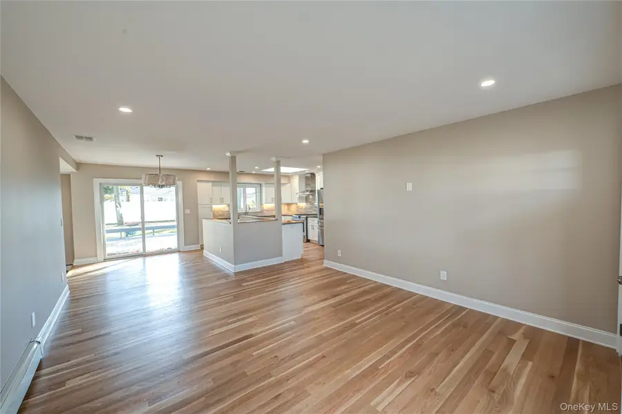 31 Boulevard Avenue, West Islip, NY 11795 - Image #3