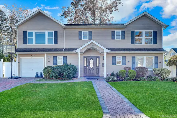 2 Bluebird Dr, Syosset, NY 11791