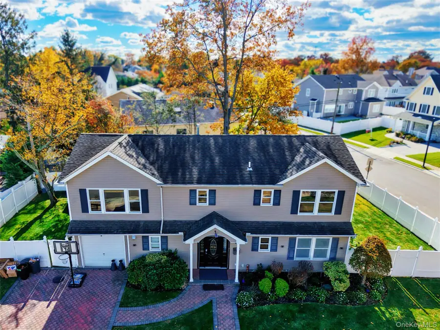 2 Bluebird Dr, Syosset, NY 11791 - Image #2