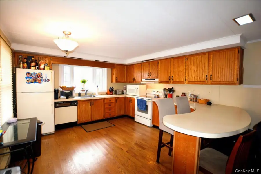 19 Dogwood Lane, Manorville, NY 11949 - Image #3