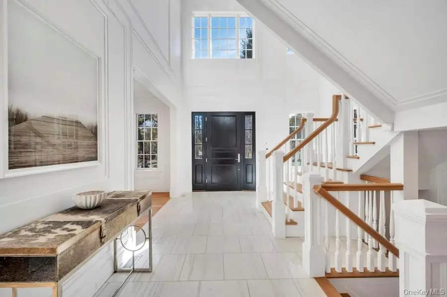 207 Mill Spring Road, Manhasset, NY 11030 - Image #2