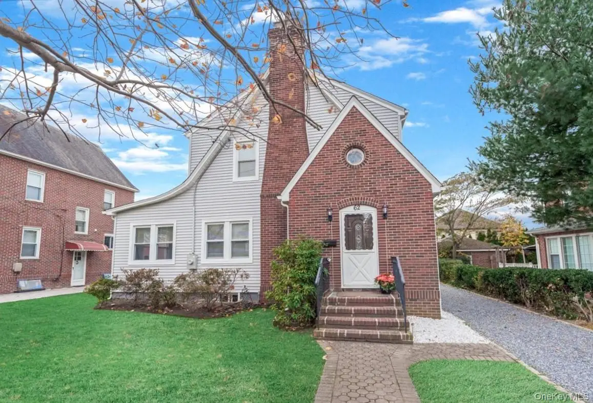 62 Essex Road, Great Neck, NY 11023 - Image #1