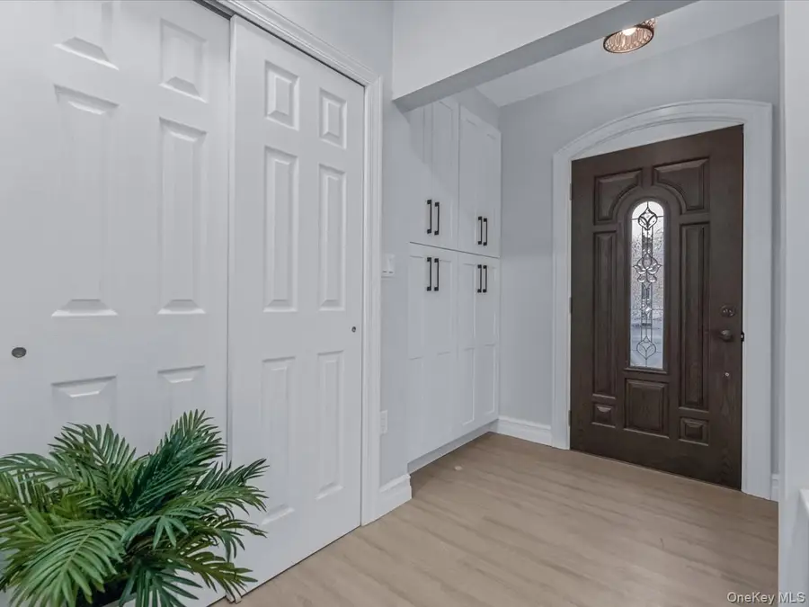 62 Essex Road, Great Neck, NY 11023 - Image #2