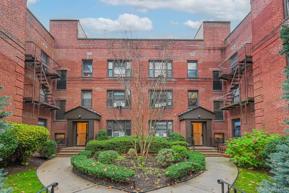 139-06 Pershing Crescent #3E, Briarwood, NY 11435 - Image #1