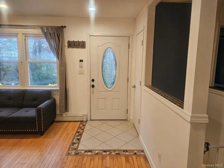 11 Edgewood Avenue, Farmingville, NY 11738 - Image #2