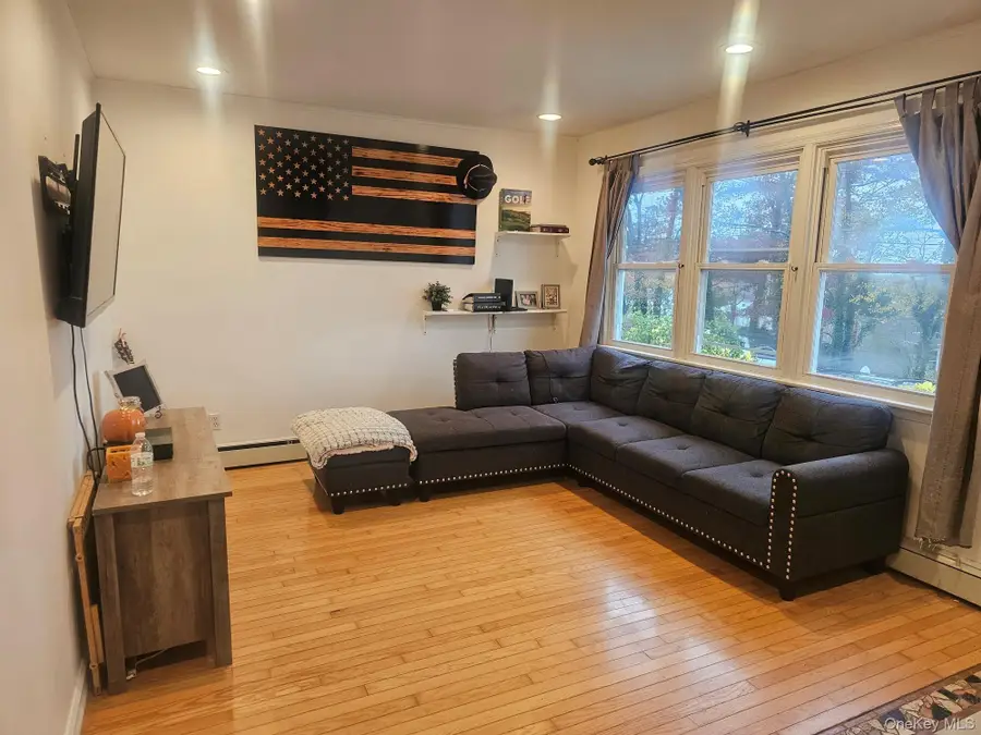 11 Edgewood Avenue, Farmingville, NY 11738 - Image #3