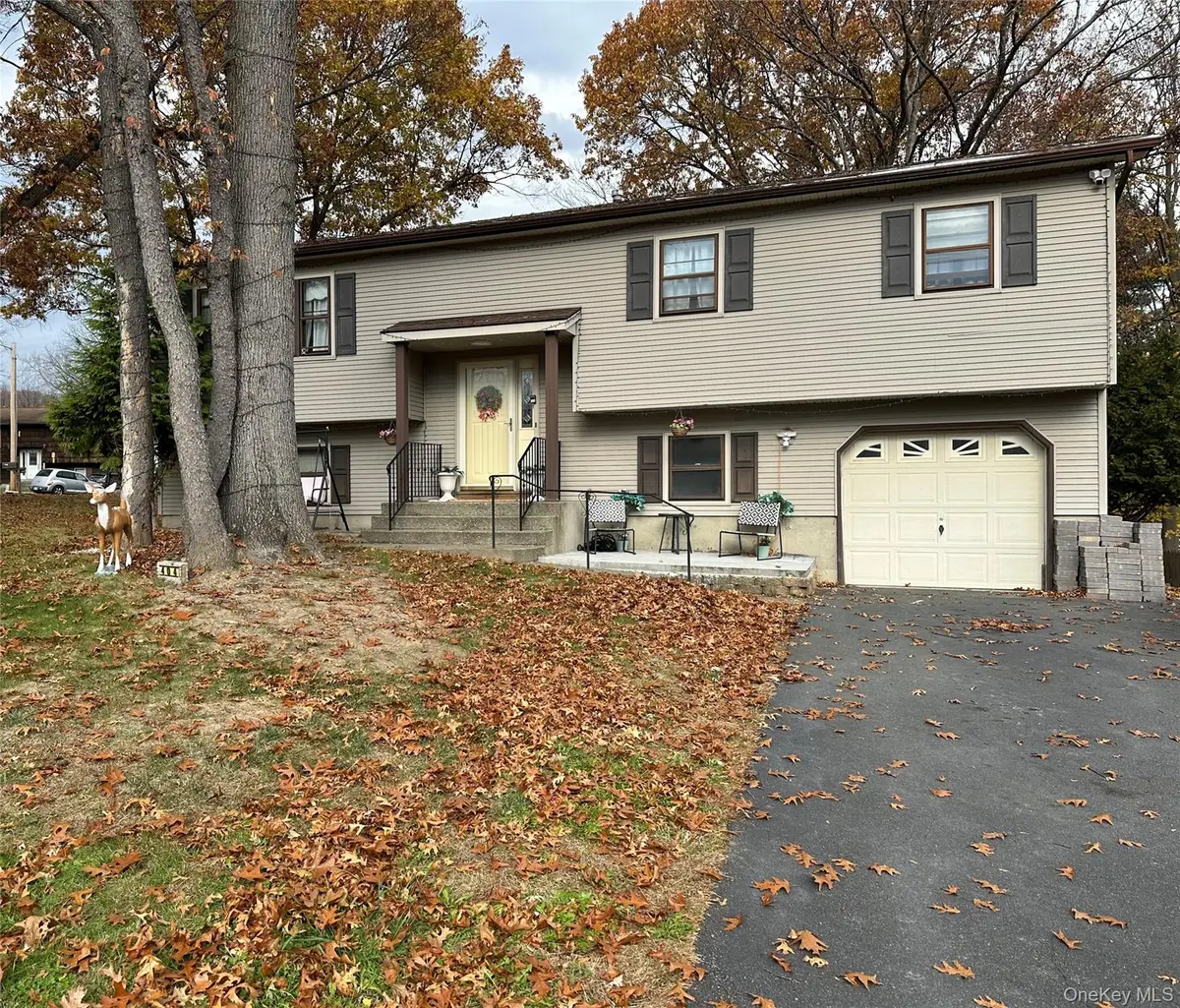 404 Carlton Circle, New Windsor, NY 12553 - Image #1