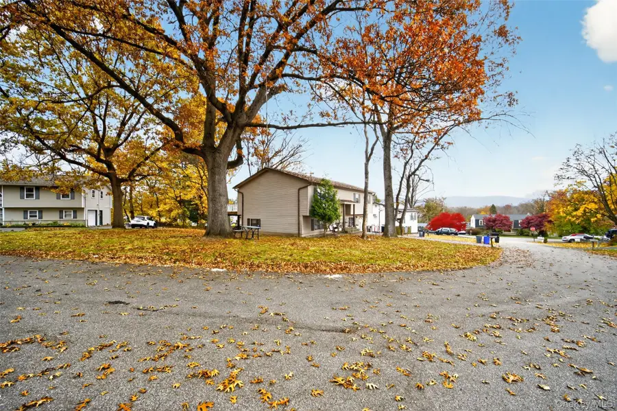 404 Carlton Circle, New Windsor, NY 12553 - Image #3