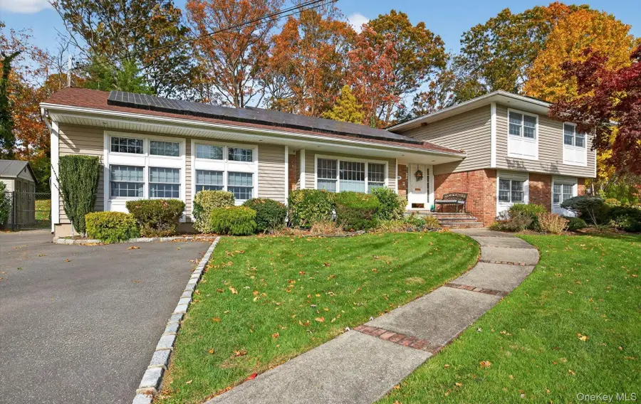 10 Sorgi Court, Plainview, NY 11803 - Image #2