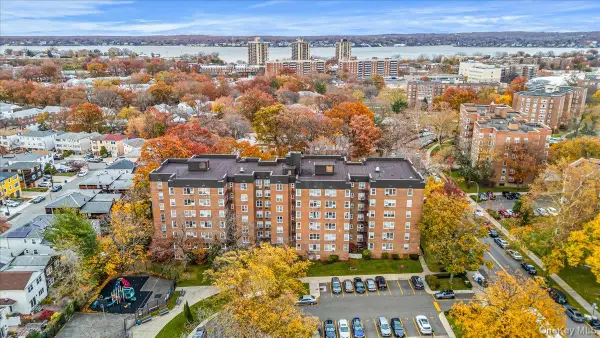 209-25 18th Avenue #6D, Bayside, NY 11360