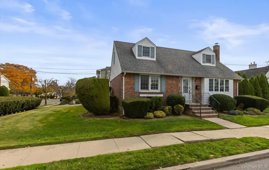 124 Kilburn Road S, Garden City South, NY 11530 - Image #2