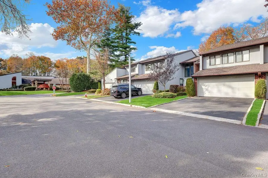 4 Club Drive N #4, Jericho, NY 11753 - Image #2