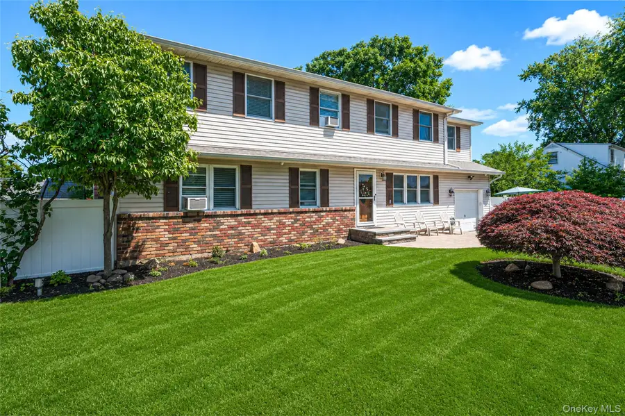 201 Oakland Avenue, Deer Park, NY 11729 - #2