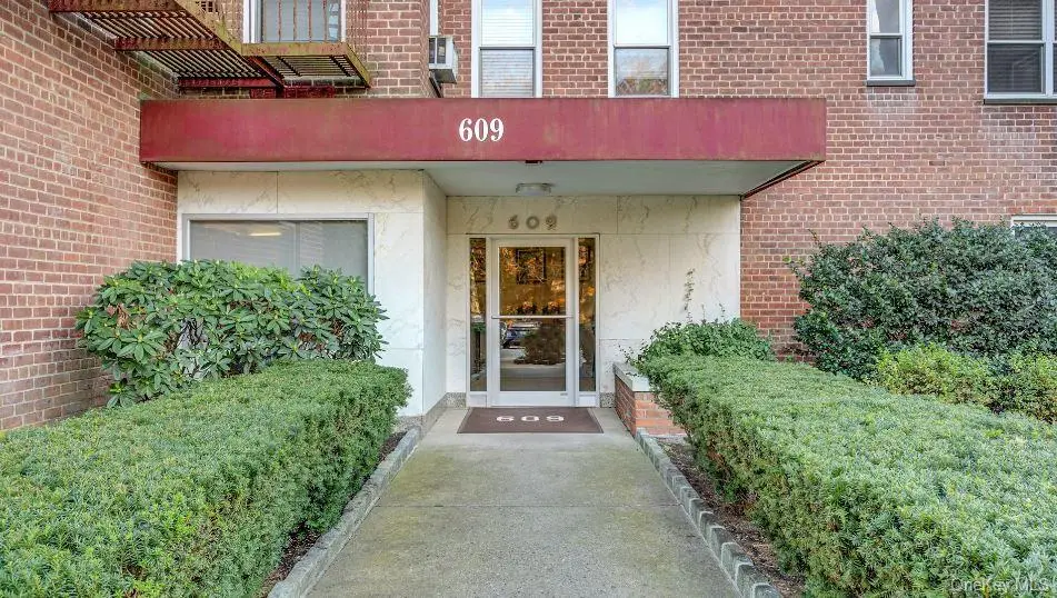 609 Palmer Road #3M, Yonkers, NY 10701 - Image #1