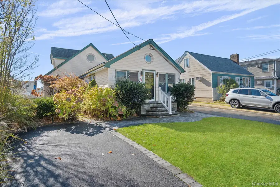 38 Bayside Place, Amityville, NY 11701 - Image #2