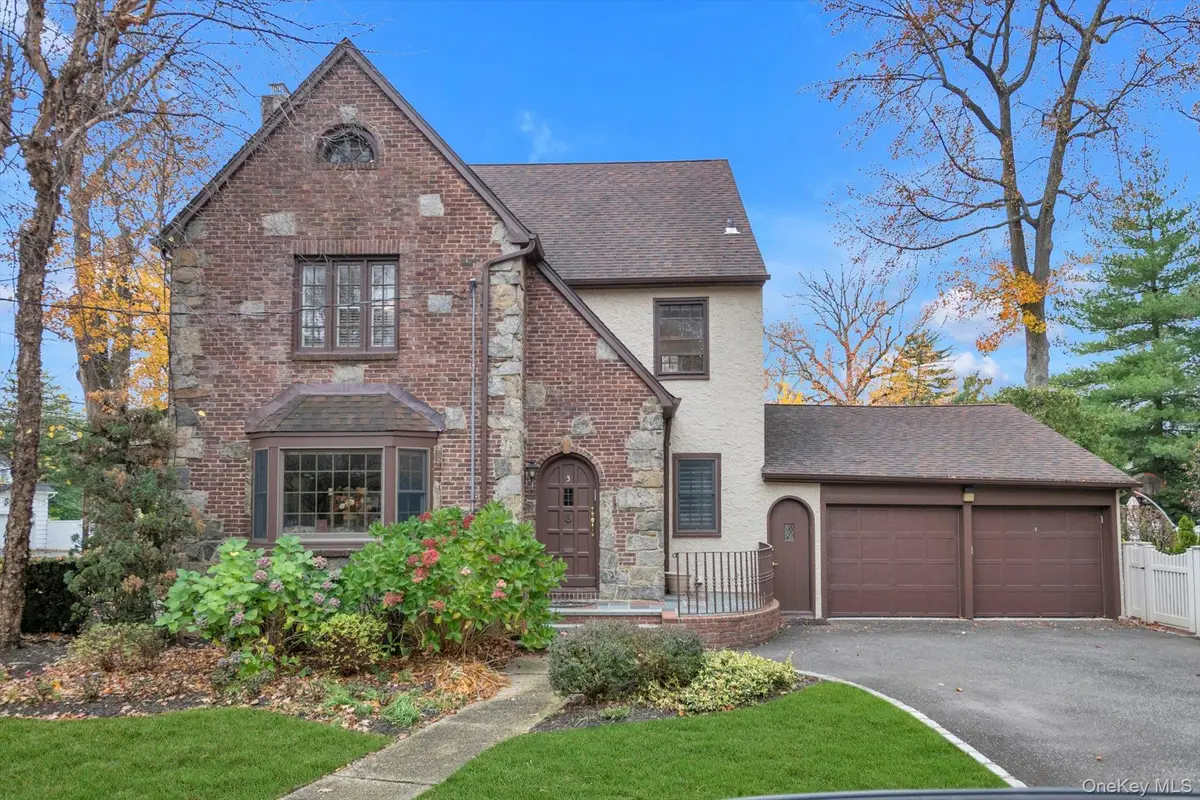 3 Station Road, Great Neck, NY 11023 - Image #1