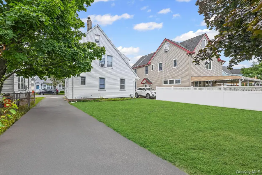 30 Temple Street, Williston Park, NY 11596 - Image #2