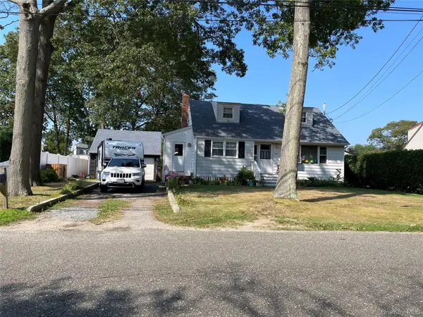 323 Grand Avenue, Lindenhurst, NY 11757