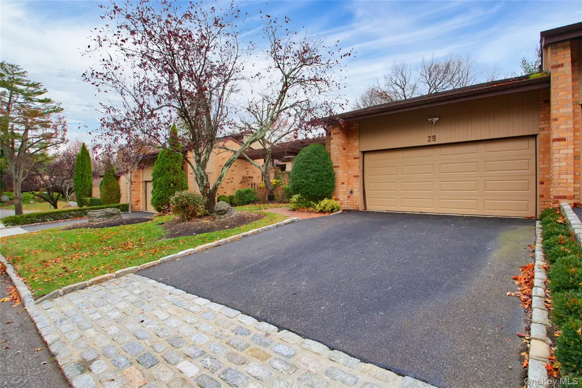 29 Woodland Drive, Roslyn, NY 11576 - Image #1
