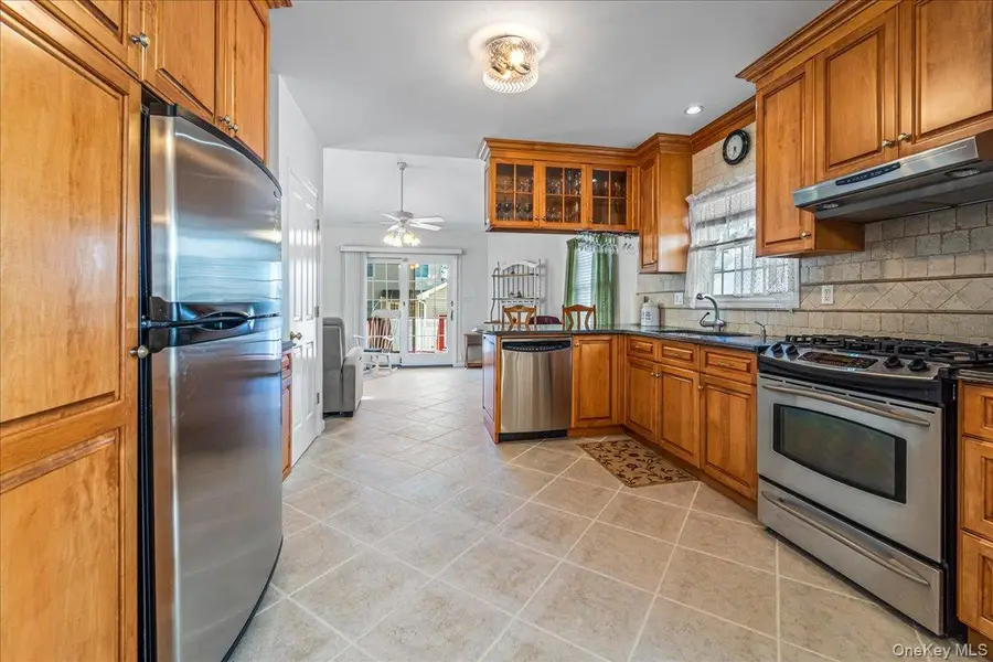 96 Holland Avenue, Floral Park, NY 11001 - Image #3