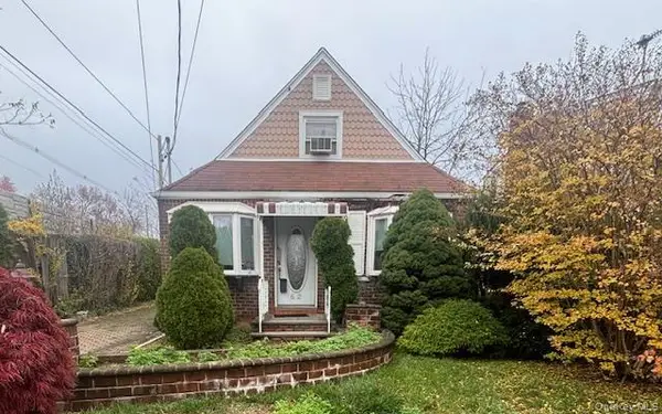 62 12th Avenue, Mineola, NY 11501