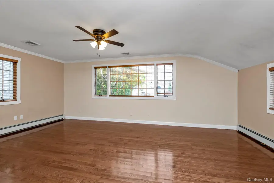 22 Fairview Road W, Massapequa, NY 11758 - #3