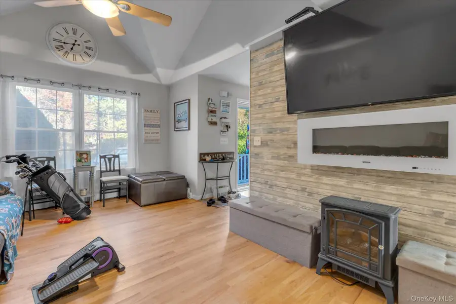 17 Ostend Circle, Shirley, NY 11967 - Image #2