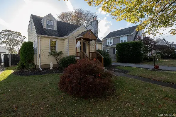 471 Windsor Place, Oceanside, NY 11572