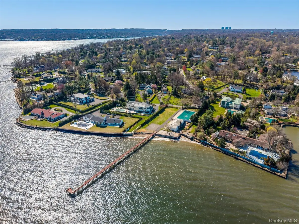 33 Harbour Road, Great Neck, NY 11024 - Image #1