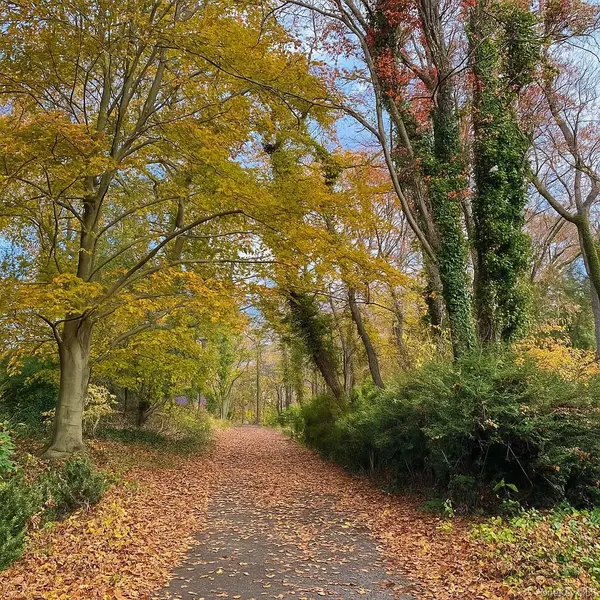 1029 Friendly Road, Upper Brookville, NY 11771