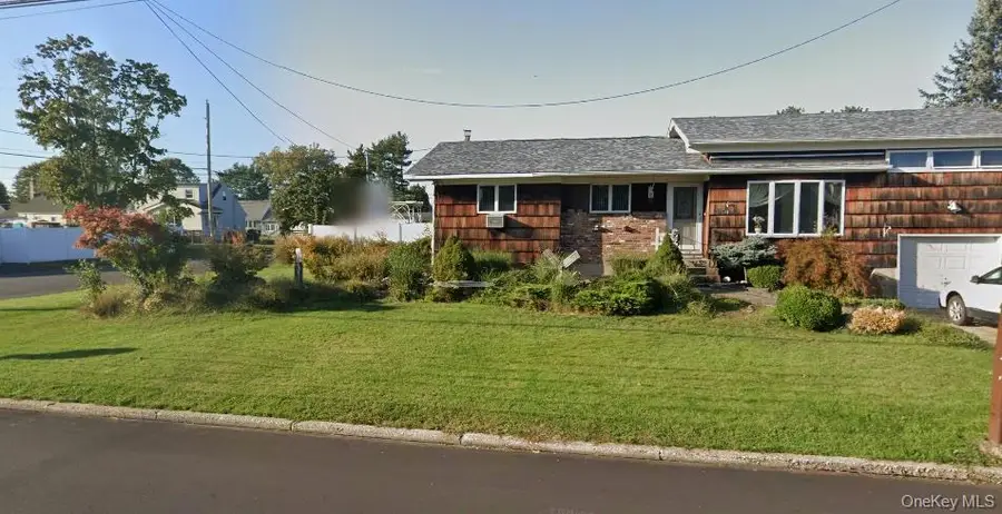 185 Throop Street, West Babylon, NY 11704 - Image #2