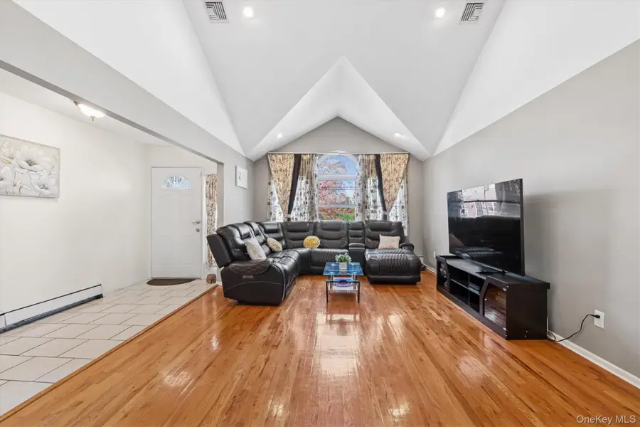 115 Schley Avenue, Albertson, NY 11507 - Image #2