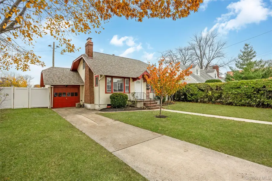 51 Castleton Court, Oceanside, NY 11572 - Image #2