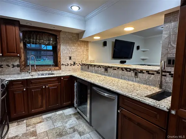 128 Bailey Court #128, Middle Island, NY 11953