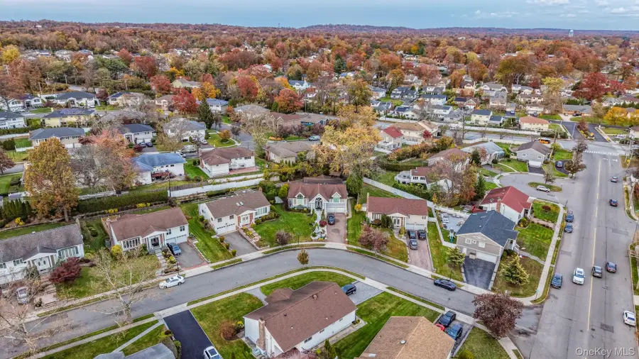 67 Royal Way, New Hyde Park, NY 11040 - Image #2