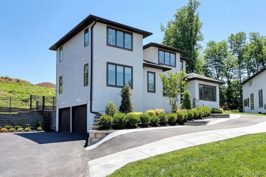 13 Autumn Court, Airmont, NY 10901 - #2