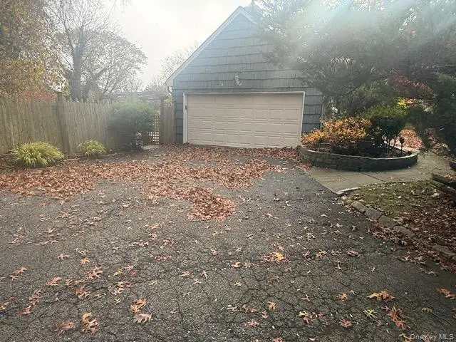 18 Beaverhill Lane, Huntington, NY 11743 - Image #2