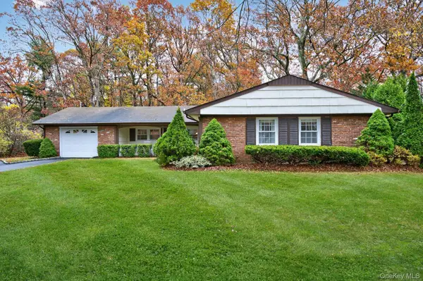 25 Shelbourne Lane, Stony Brook, NY 11790