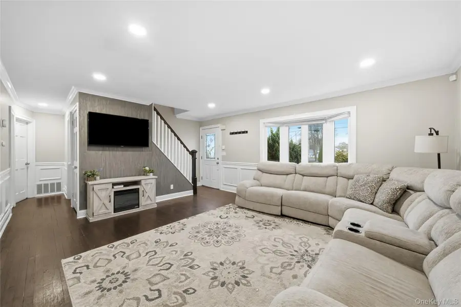 32 Beachwood Drive, Babylon, NY 11702 - Image #3