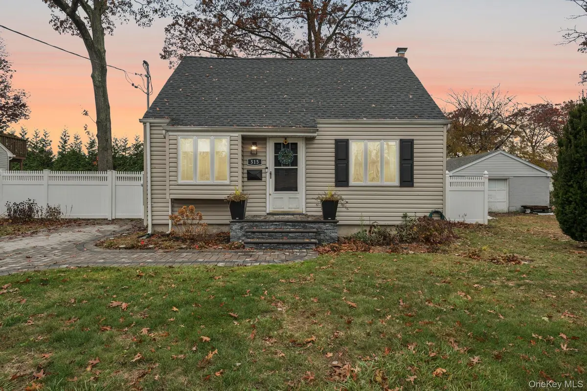515 Mccall Avenue, West Islip, NY 11795 - Image #1