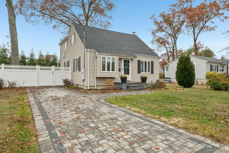 515 Mccall Avenue, West Islip, NY 11795 - Image #2